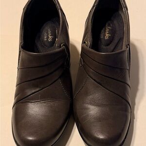 Clarks Ingalls Divine Leather Pleated Heel 7M Taupe